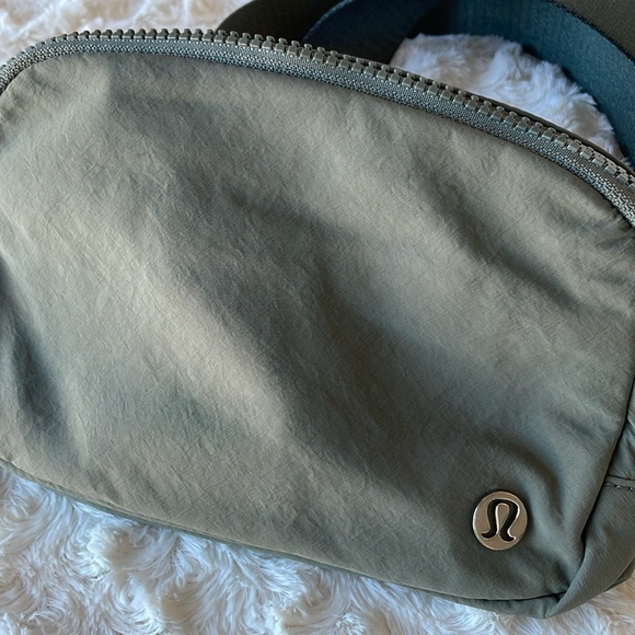 🛍️LULULEMON EVERYWHERE BELT BAG🛍️  Size 1L - Picture 5 of 10